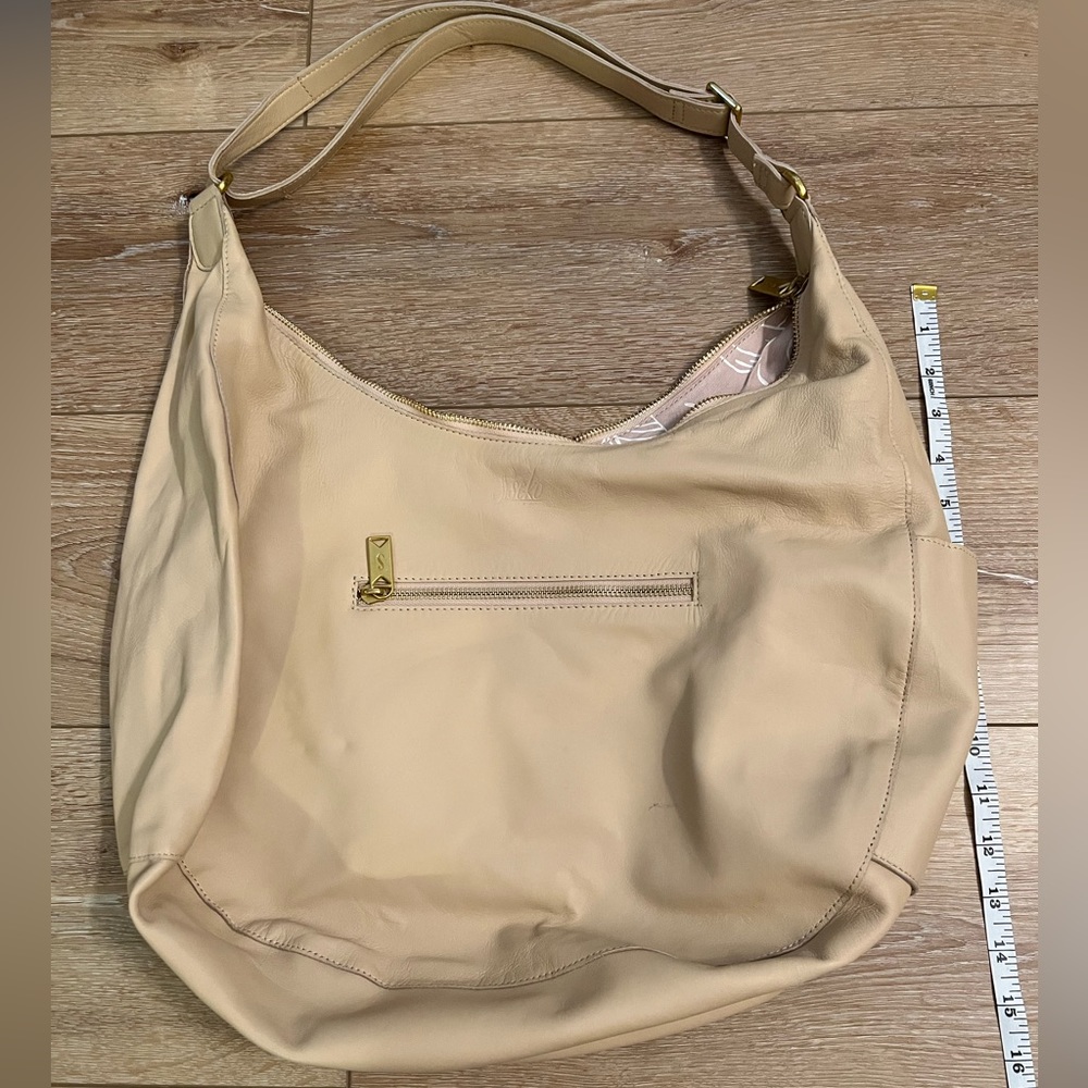 Sseko alabaster slouchy crescent bag